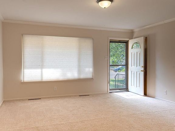 3rd image of 2114 Vinewood Ln
