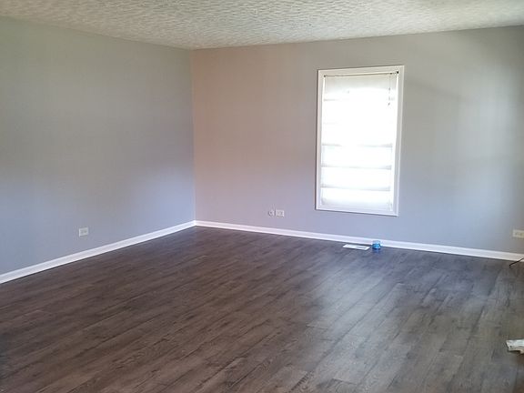 2nd image of 323 Somerset Ln #323