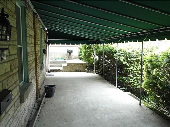 5th image of 2707/2709 Strachan Ave
