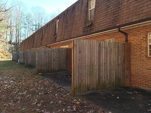 5th image of 324-325 Maple Dr