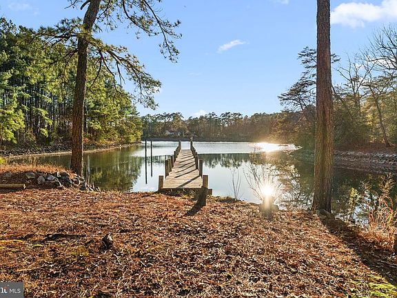 3rd image of 792 Oak Hill Rd