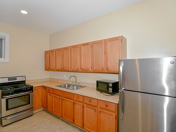 3rd image of 938 N Washtenaw Ave #I
