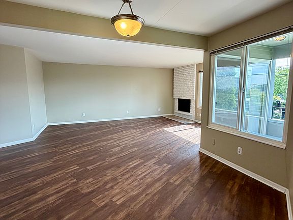 4th image of 2663 Thorndyke Ave W APT 201