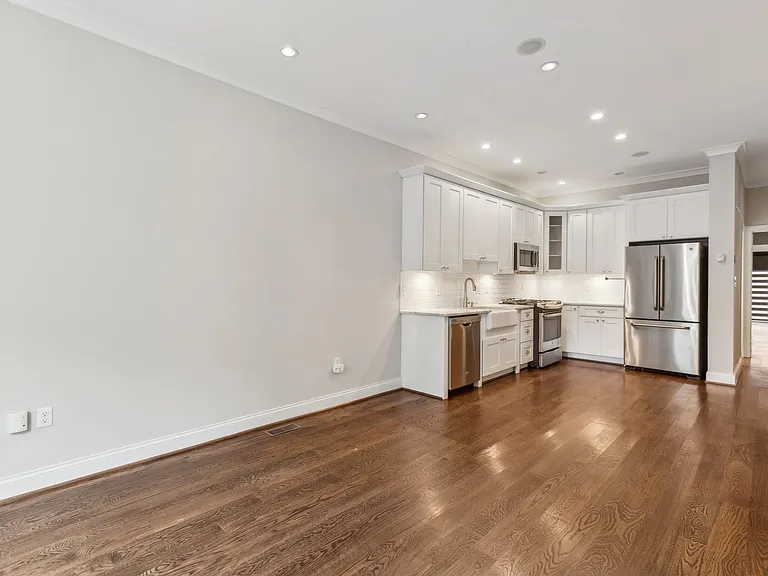 39 U St NE #1 — Photo 4