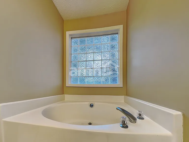 112 Pine Orchard Ct — Photo 11