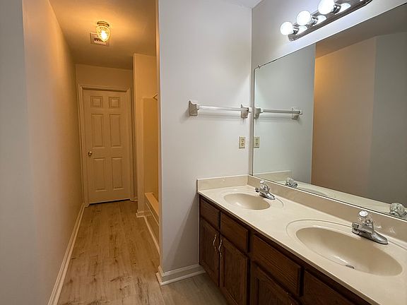 5th image of 1813 Winship Dr