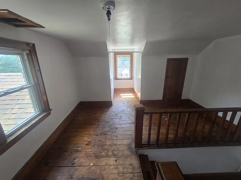 2205 Larchwood St NE — Photo 9