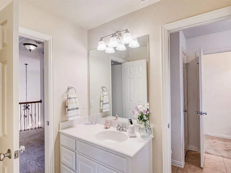 9823 Carriage Hill Ln — Photo 20