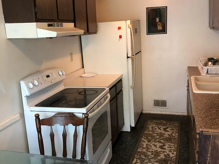 146 Elliott St — Photo 5