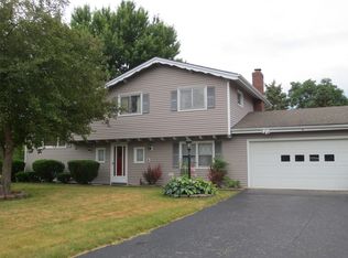 4 Westway Ct, Rochester, NY 14624