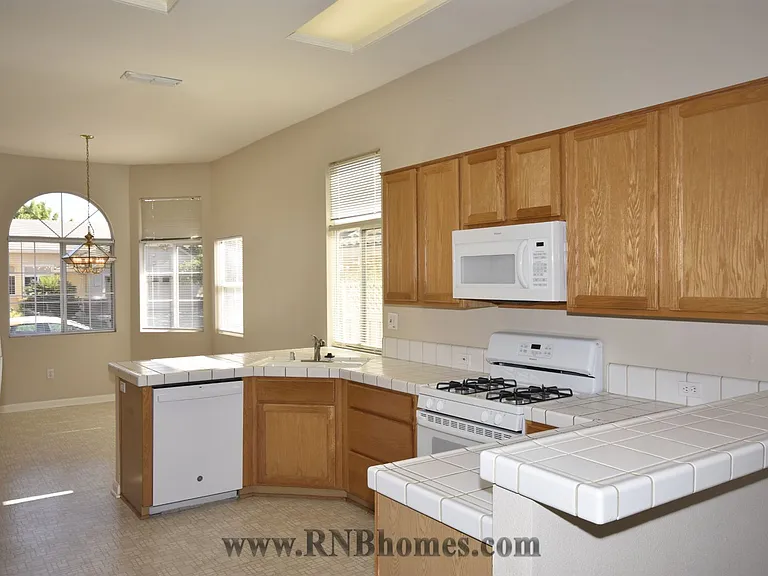 408 Angelrock Ct — Photo 7