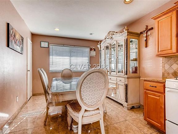 3rd image of 2420 Palma Vista Ave