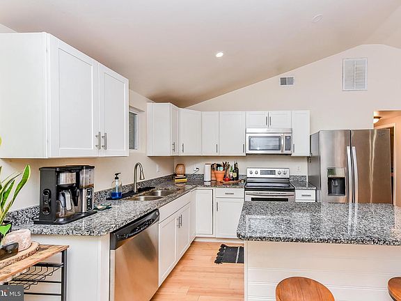 3rd image of 161 Dewdrop Ln