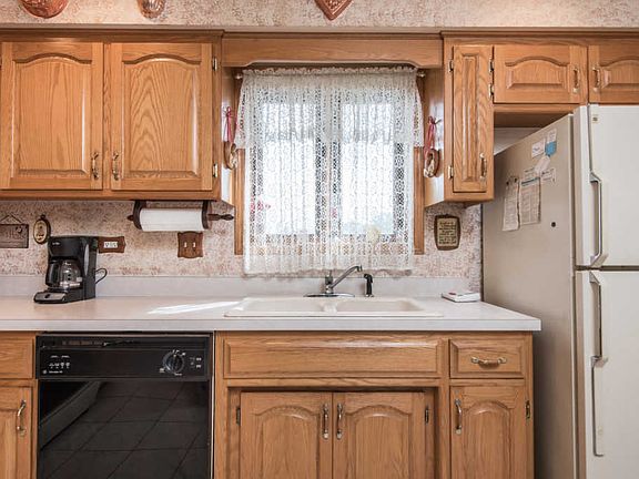 5th image of 8008 W 100th St Unit 3