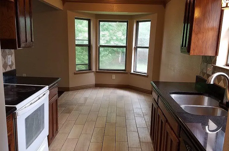 7604 Cedarhill Rd — Photo 5