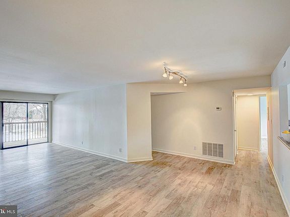 5th image of 7048 Harbour Village Ct APT 101