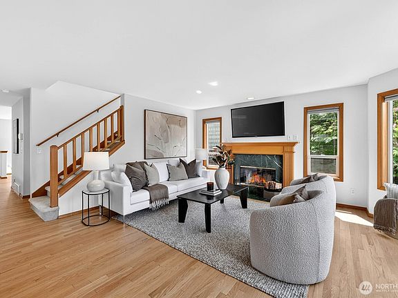 4th image of 6530 44th Avenue SW