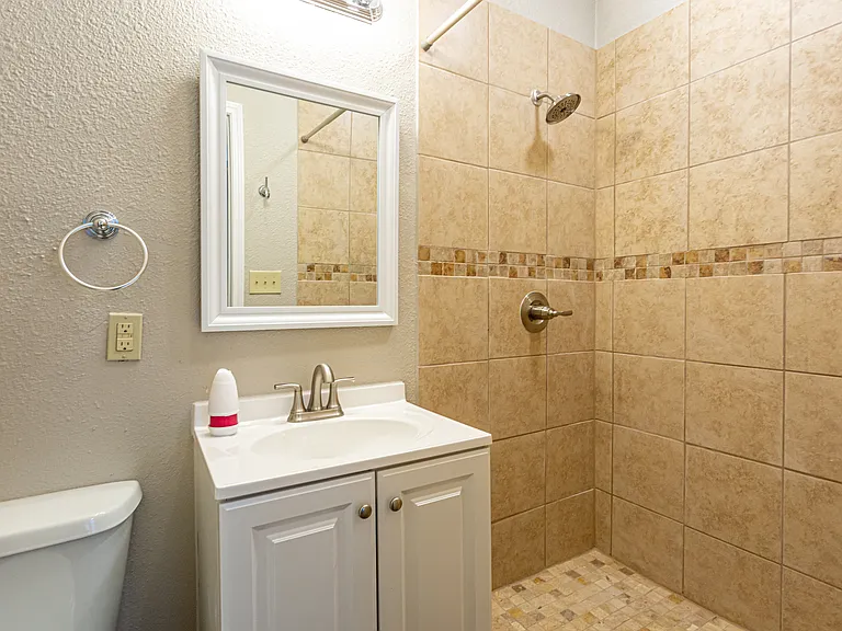 2518 Winthrop Dr — Photo 9