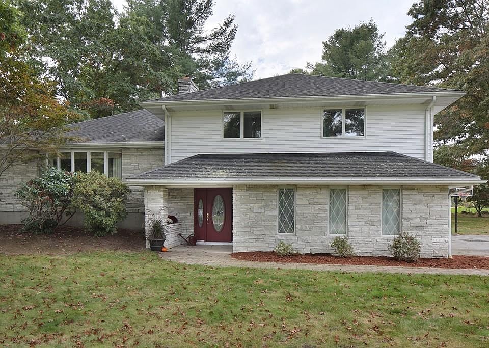 1st image of 14 Ramblewood Dr