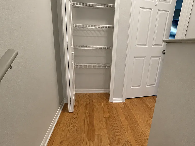 703 Charles Ct S — Photo 24