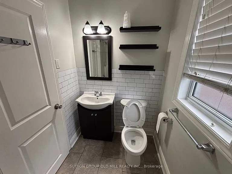 85A Evans Ave #UPPER — Photo 13