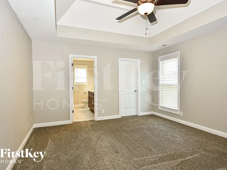 1045 Rushmore Rd — Photo 7