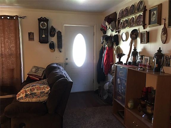 3rd image of 405 E Shirley St