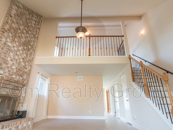 4th image of 1927 S Bend Cir