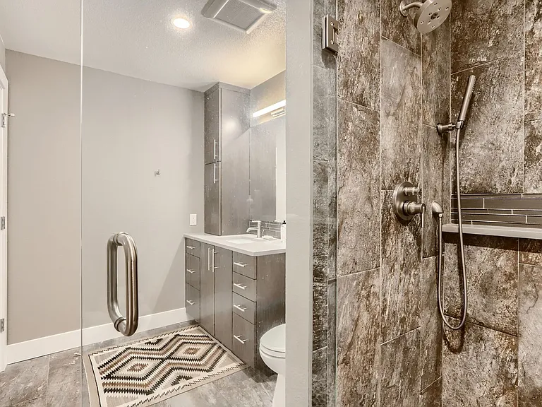 4650 Holiday Dr #203 — Photo 18