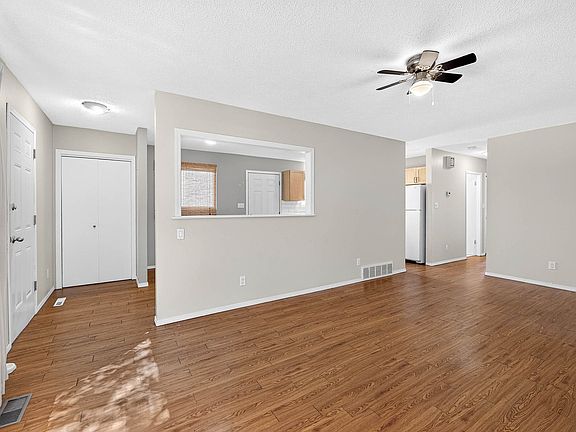 5th image of 658 Courtenay Cres