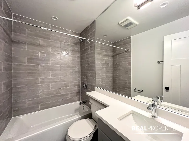 452 W Oakdale — Photo 41