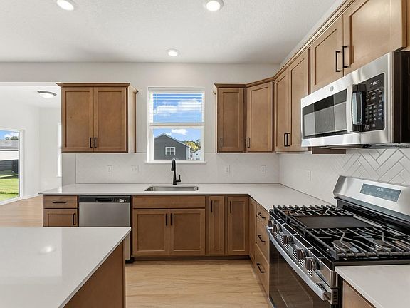 3rd image of 6396 Jarvis Ave