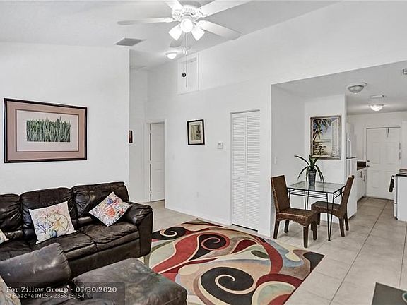 4th image of 2695 SE 1st Ct #2