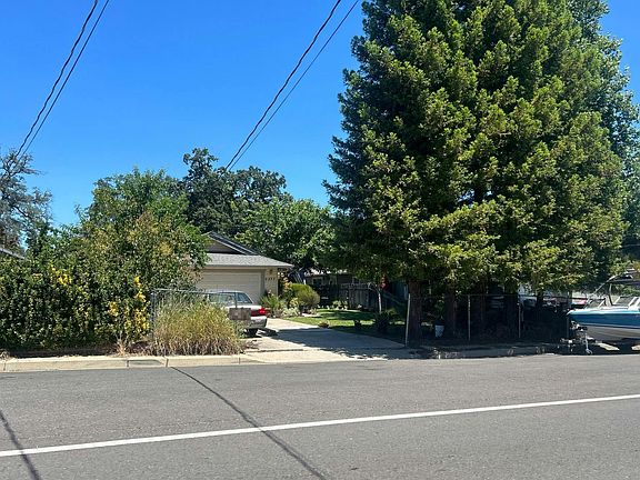 3rd image of 5277 Pine Grove Ave