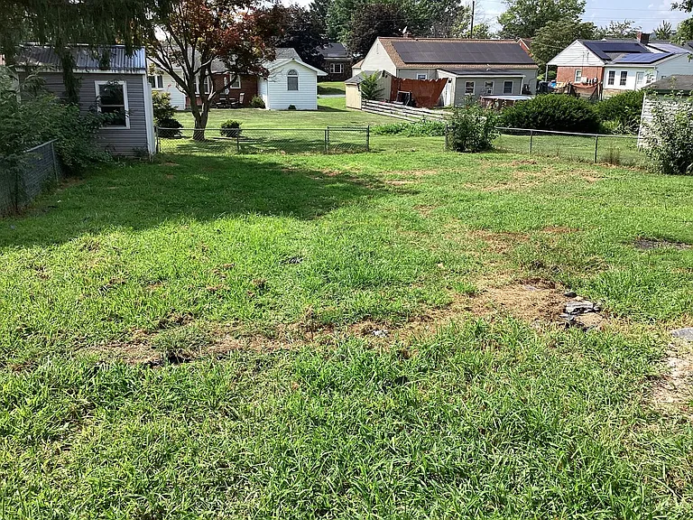 320 Landis Ave — Photo 23