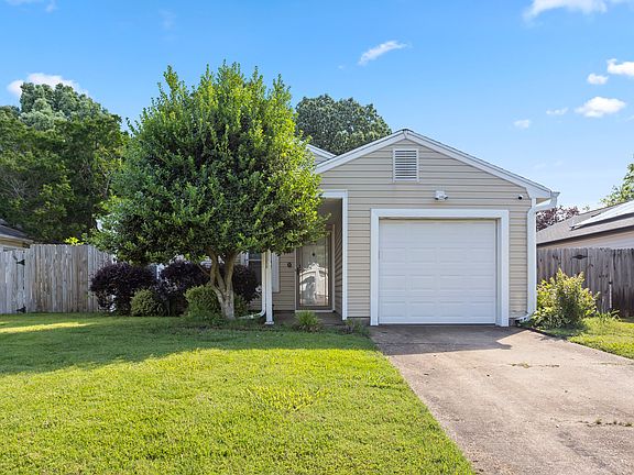 2nd image of 920 White Oak Ct N