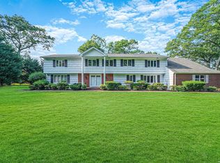 11 Blacksmith Ln, East Northport, NY