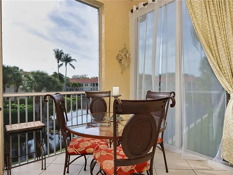 400 L Ambiance Cir #206 — Photo 2