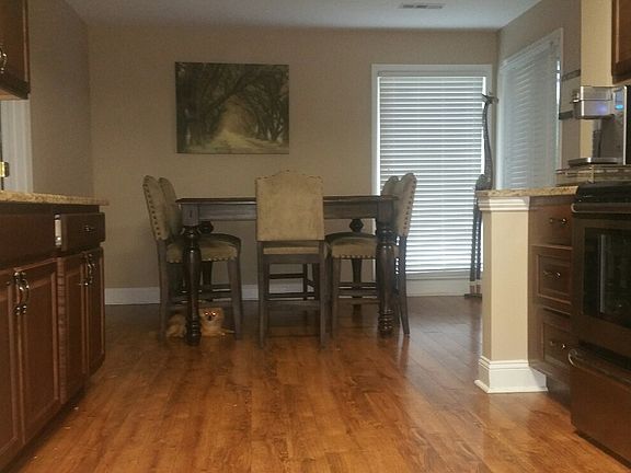 2nd image of 1927 Tanglewood Dr Unit 1B