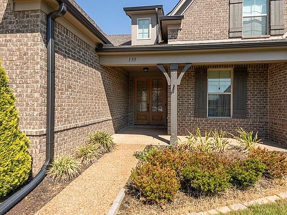 2nd image of 135 Chesnut Ridge Dr