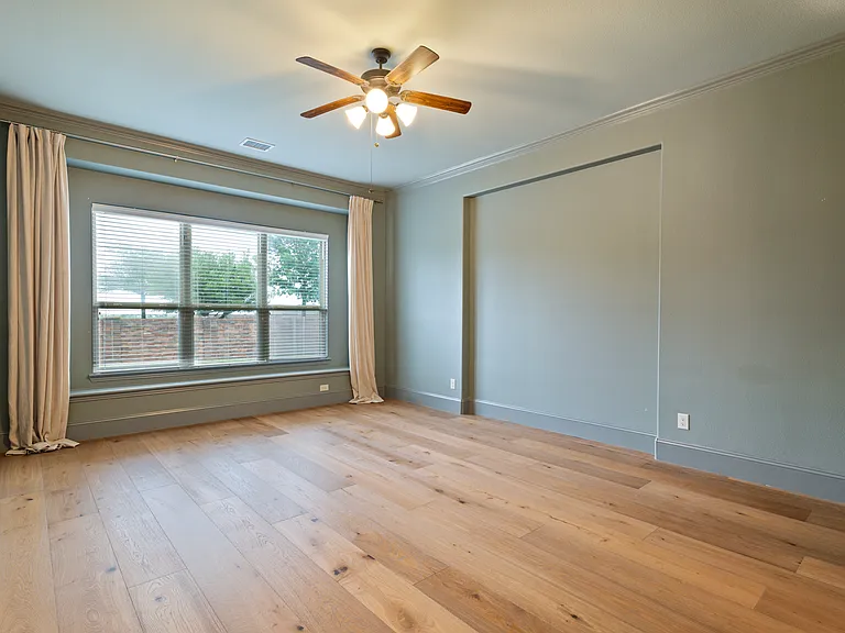 1040 Edgefield Ln — Photo 11