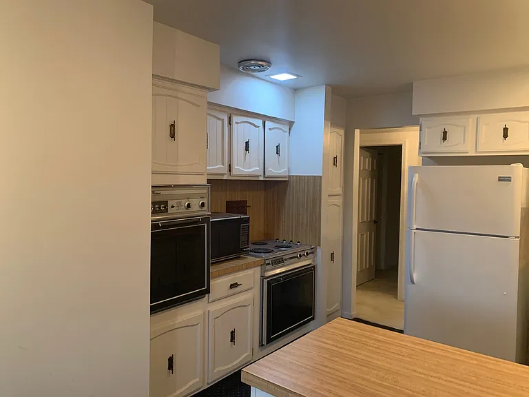 42160 Woodward Ave #8 — Photo 10