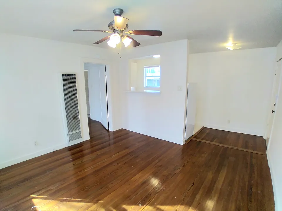 215 W Magnolia Ave #3