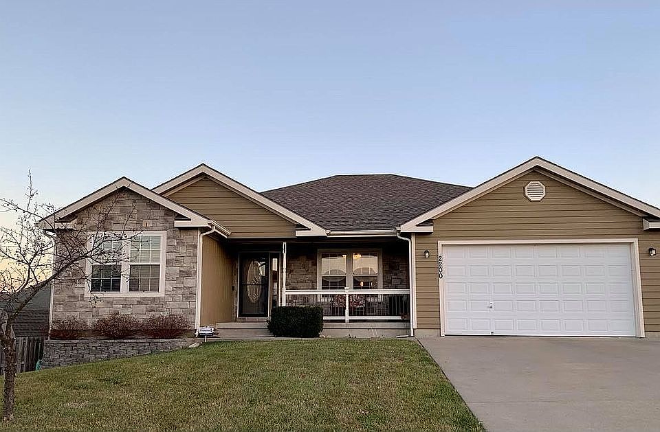 1st image of 2200 Valley View Dr