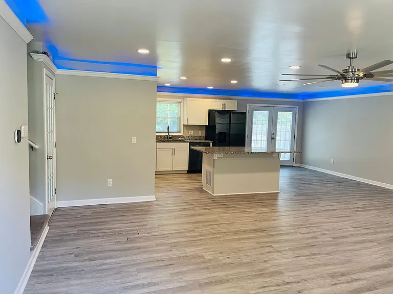 147 N Lake Dr — Photo 6