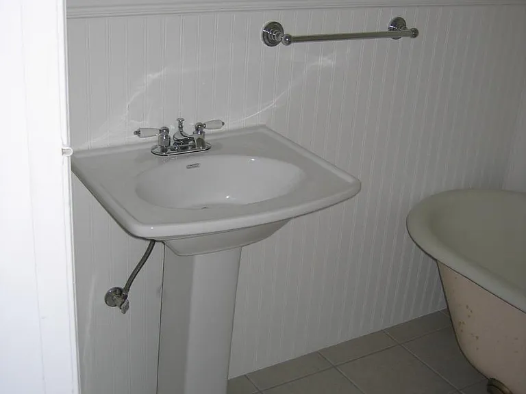 Bathroom - Pedestal Sink