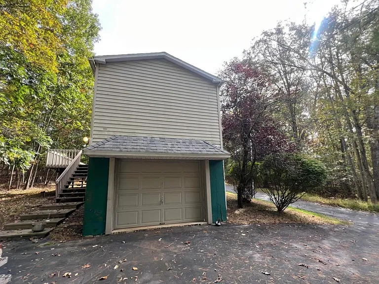 41 Henry Dr — Photo 3
