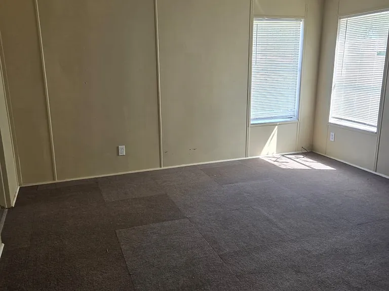 910 W Maxanna Blvd — Photo 12