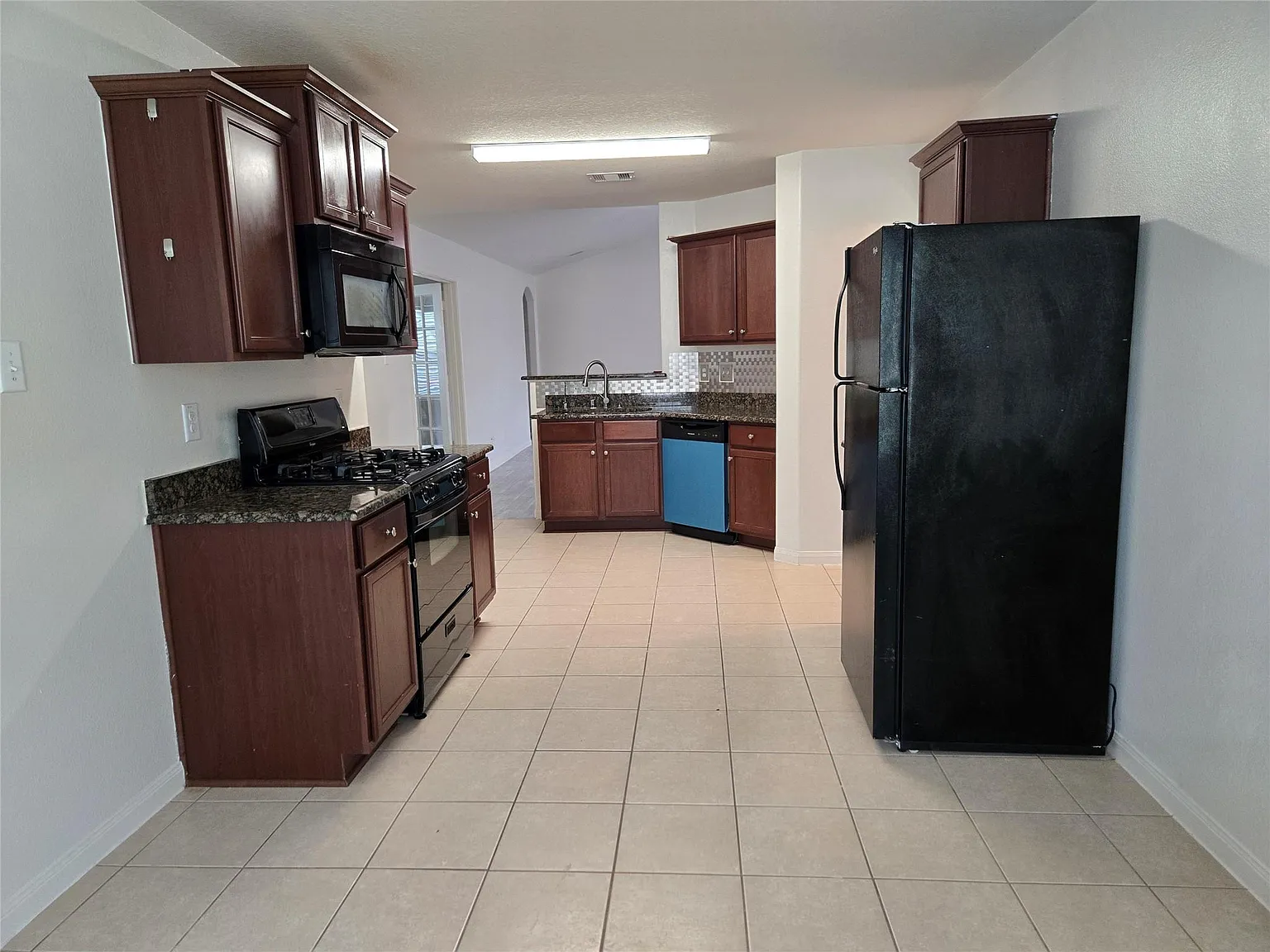 4 bed, 2.0 bath, 1879 sqft, $2,150 — Photo 4