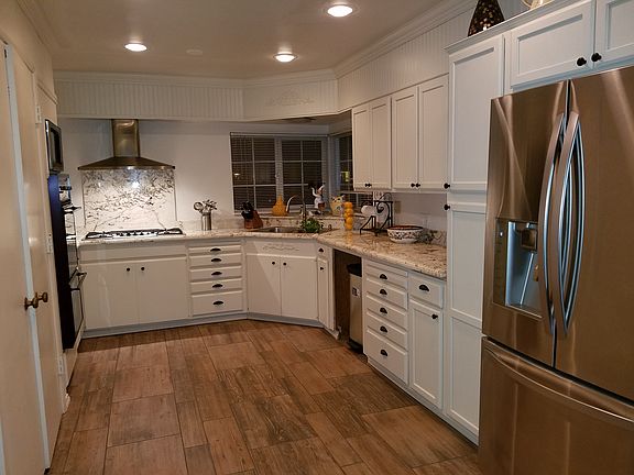 4th image of 1206 Pepper Dr